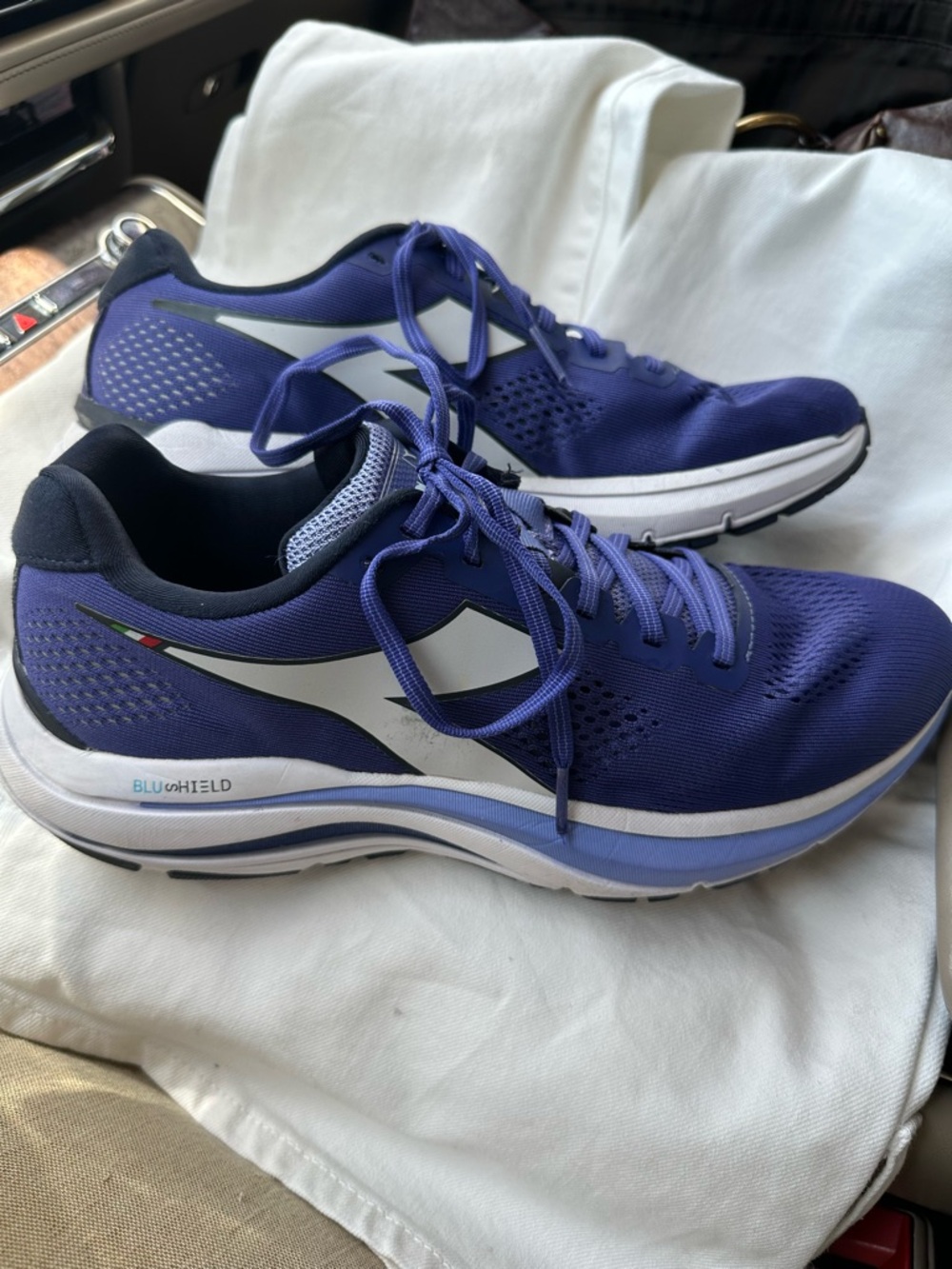Diadora BluShield Mythos 7 Vortice Athletic Sneakers